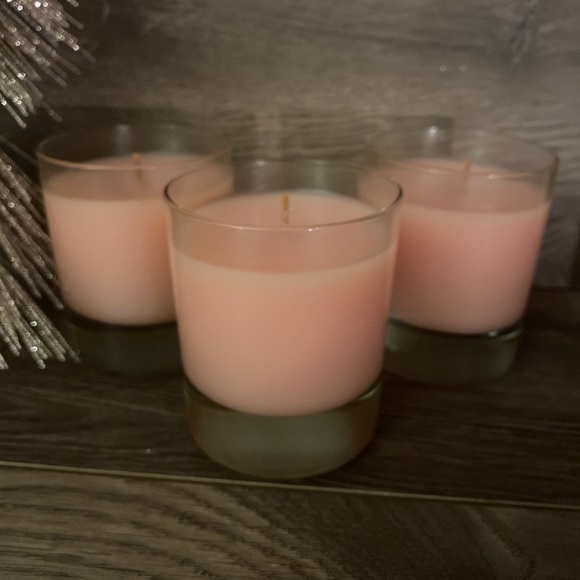 (3) Laura Mercier Signature Candle Creme Brûlée’ - Picture 3 of 3